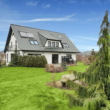 Apartment Modernes In Mit Garten, Cleaning Included